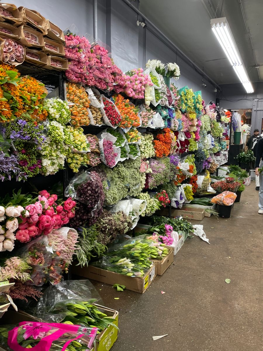 The aisles of West 28th Street at dawn.